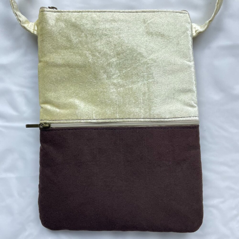 Handmade Leaf Crossbody Pocketbook - Picture 2 of 8